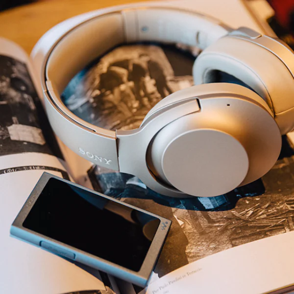 潮流文青的 6 首「微眾」情緒歌單 Sony h.ear 把人生的情緒推到眼角泛淚