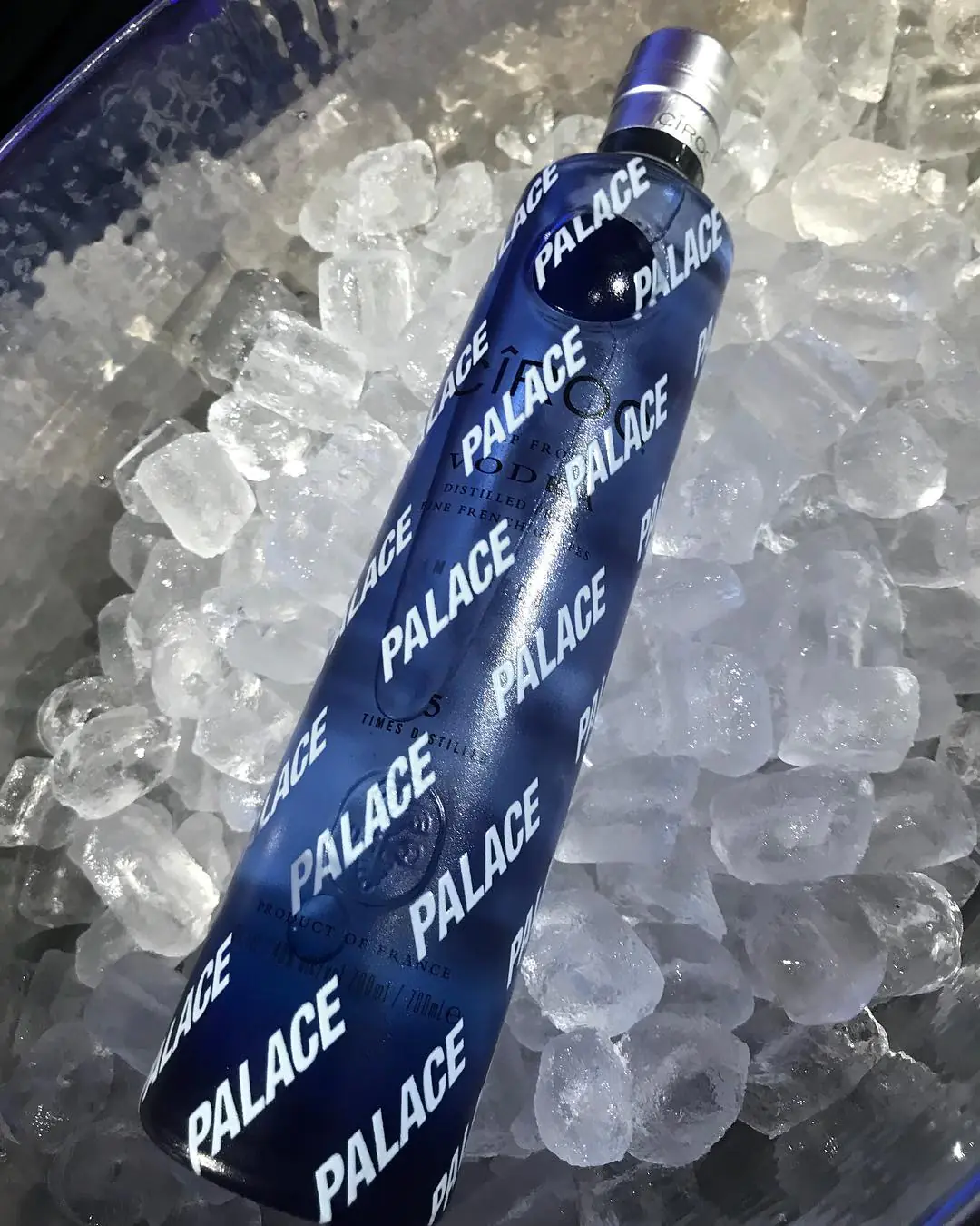 最特別的聯名？「 Palace x CIROC 」為即將開幕的 MWADLANDS  聯名推出「經典伏特加」！