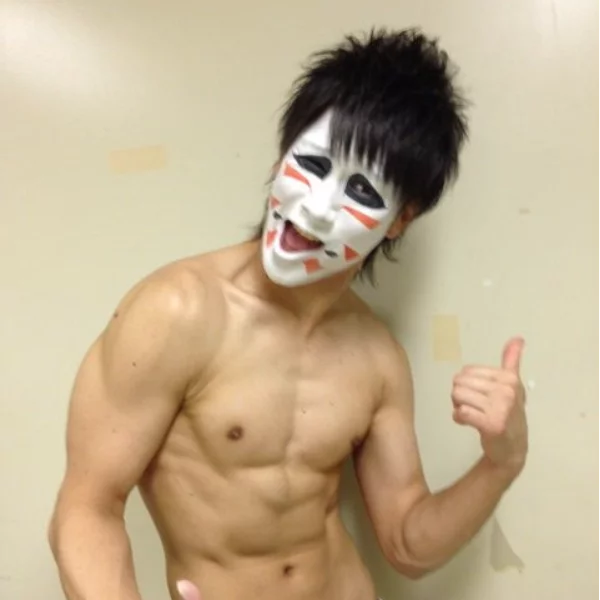 他的臀部比女人還美！「金爆」36 歲樽美酒研二　最強肌肉男曲線讓人驚呆！