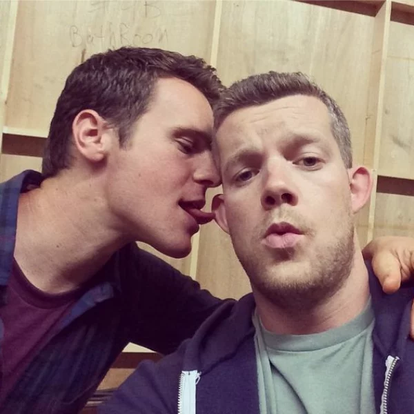 《魔性人心》狼人帥哥演員 Russell Tovey 公開新男友　萬千少男少女瞬間失戀！