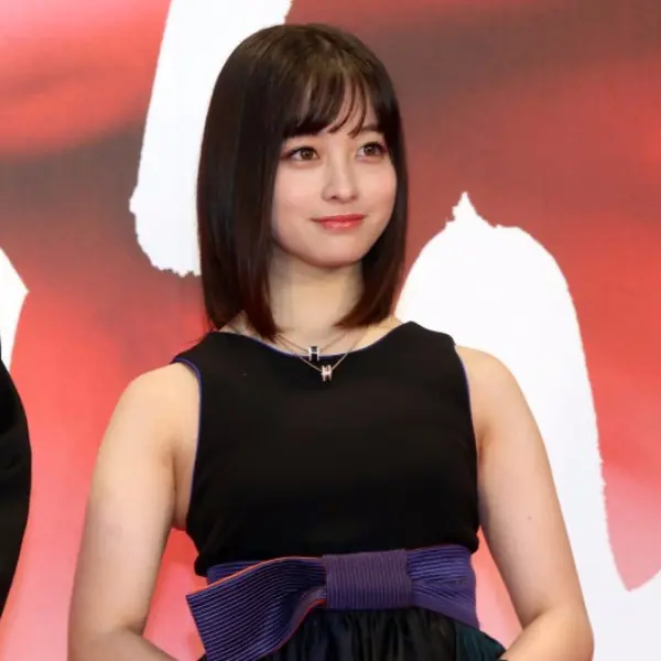 橋本環奈被指手臂整個胖一圈　同一套衣服與模特兒對比效果太強烈....