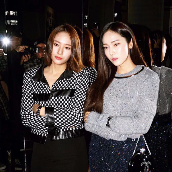 韓國最美姊妹花！Krystal《最新穿搭》與姐姐潔西卡出席香奈兒派對！