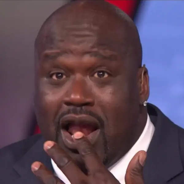 Shaq 挑戰吃一口世界最辣洋芋片　嘴砲「我是真男人」150 公斤大漢下一秒被辣哭！