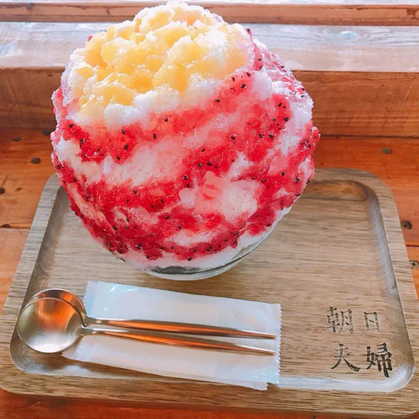 〔214閃光彈〕IG紫爆！淡水河畔的沖繩刨冰「朝日夫婦」，浪漫約會人氣冰店！網友：在這打卡超蝦趴