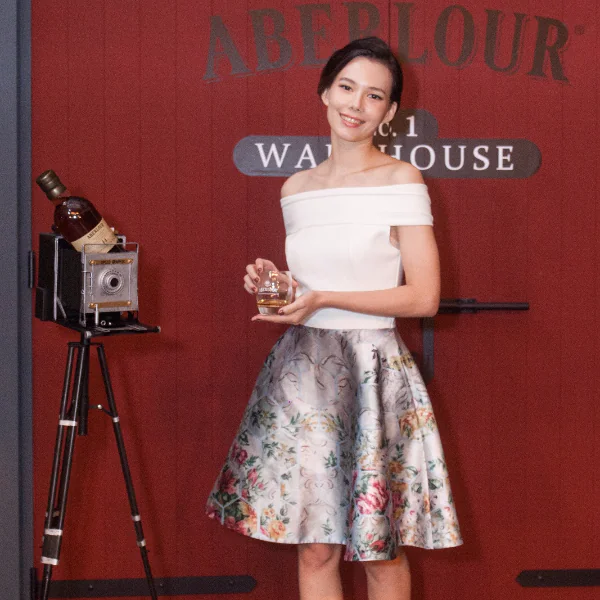 文藝女演員紀培慧『品藏絕攝』 亞伯樂匠心獨具復刻手沖歲月 亞伯樂單桶雪莉首次裝桶14年單一麥芽蘇格蘭威士忌  台灣獨賣上市