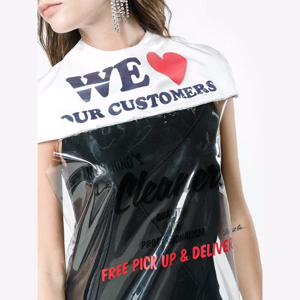 創意無極限！ Moschino 最新力作竟神似「乾洗店塑膠套 」你買單嗎？