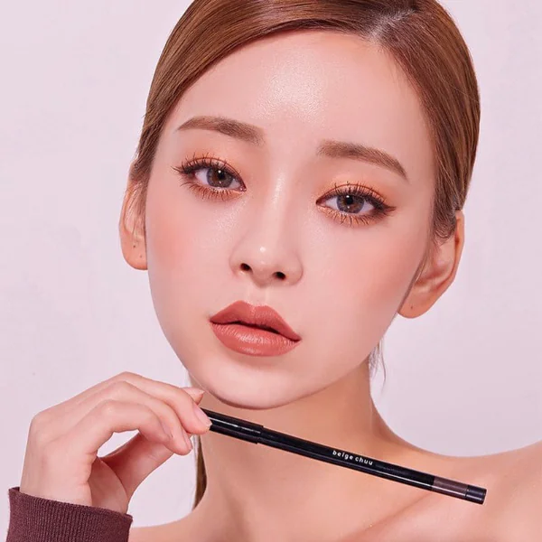 韓國女生都紛紛換上這款唇膏，這個秋冬沒有一支就太落伍了！