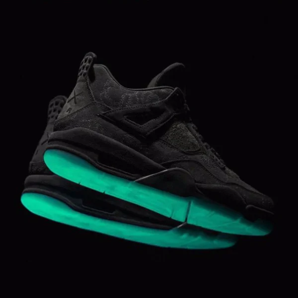 陳冠希、Drake 都搶先入手啦！KAWS x Air Jordan 4 「霸氣黑」將在本月販售