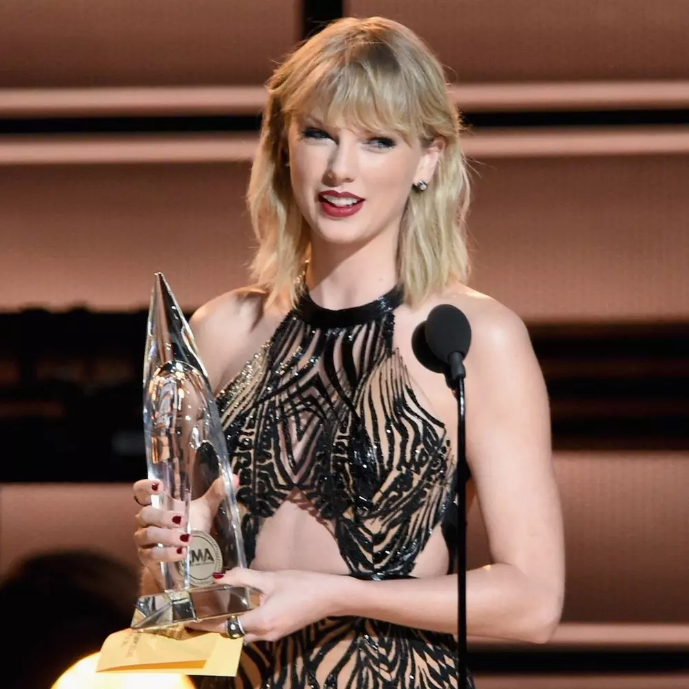 泰勒絲 6 項提名全槓龜！EMAs 音樂獎得獎名單曝光 　19 歲 Shawn Mendes 奪 3 金成最大黑馬！