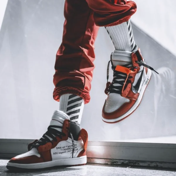 真偽差異大公開！天價 Off-White x Air Jordan 1 可別買到假貨啊