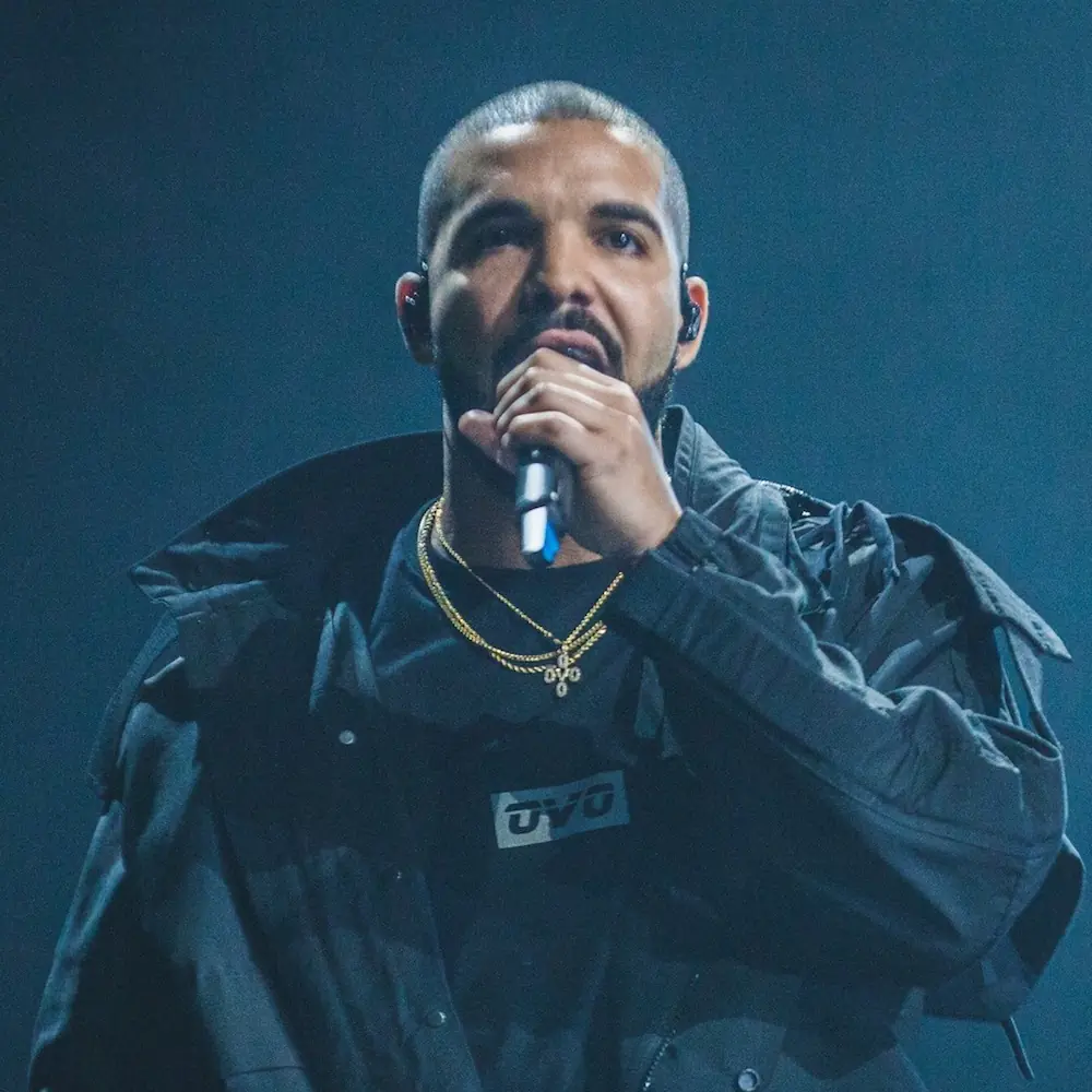 超霸氣！台下女粉絲高喊遭受鹹豬手　Drake 直接喝斥色狼：你不停手，我會把你揍爛！