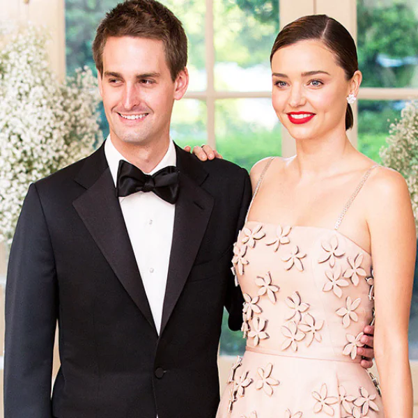 與 Snapchat CEO 結婚半週年，甜心超模 Miranda Kerr 歡喜宣佈再次懷孕了！