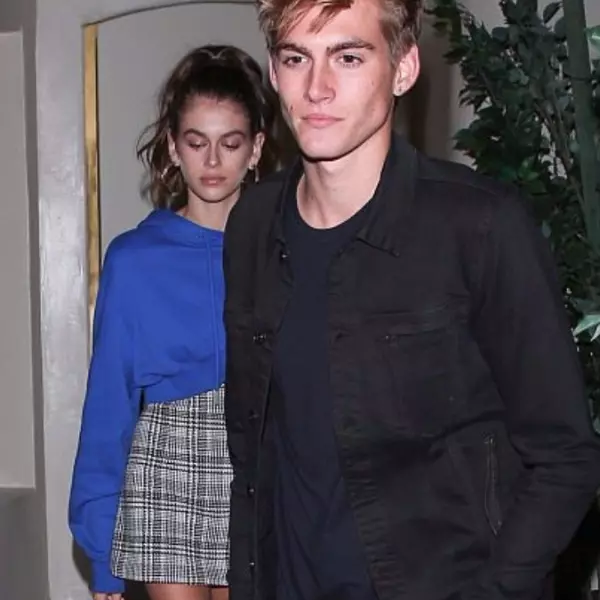 超顏質「星二代」兄妹！16歲Kaia Gerber《最新穿搭》11頭身還一身潮牌！