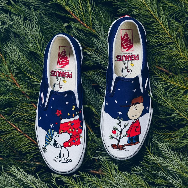「美日經典卡通大對抗」！Vans 前後推出與《史努比》、《鬼太郎》聯名商品，你選哪一個？