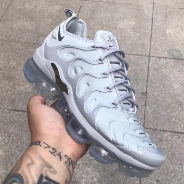 完美融合在一起！Nike 最新球鞋 Nike VaporMax Plus 多種配色大公開！