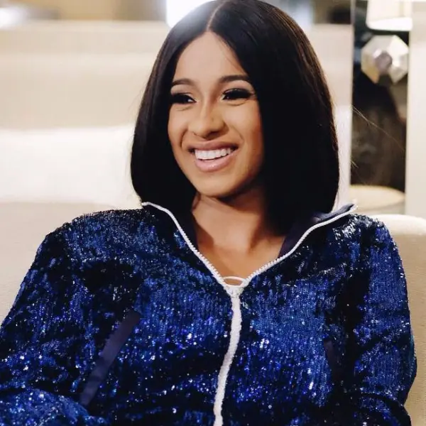 不只打敗泰勒絲！Cardi B《最新穿搭》從脫衣舞孃成為「時尚影響力」第4名的饒舌歌手 ！