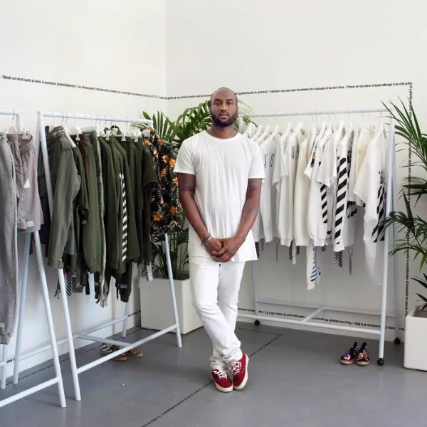 〔上身新作〕白 T 在潮流圈到底有多重要？連 Off-White 老大 Virgil Abloh 都說「一切源自於 T-shirt」