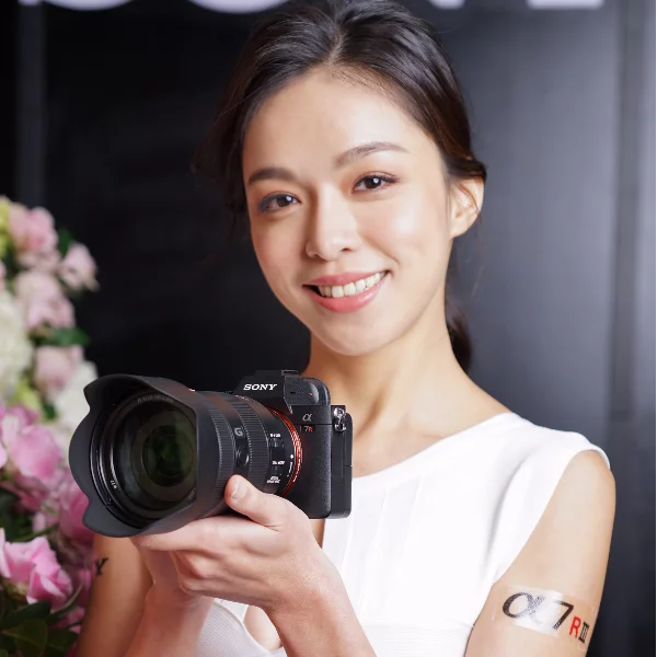 凌駕超高畫質與速度  Sony α7R III創新登場 4,240萬像素x 10fps 連拍x 快速精準自動對焦　完美結合體現於輕巧機身