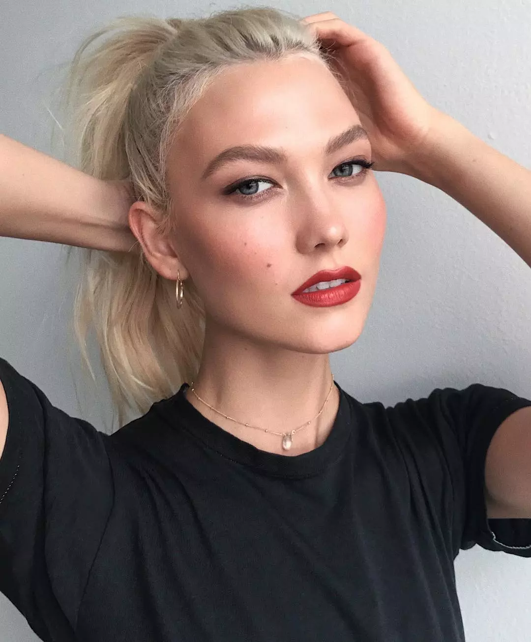 完美肌膚不靠超貴護膚品！VS 常客 Karlie Kloss 就用這種低成本方法！