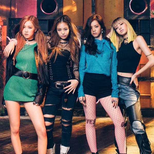 BLACKPINK 屢屢登上日本雜誌！  Jennie《最新穿搭》潮感十足！