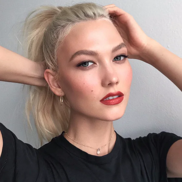 完美肌膚不靠超貴護膚品！VS 常客 Karlie Kloss 就用這種低成本方法！