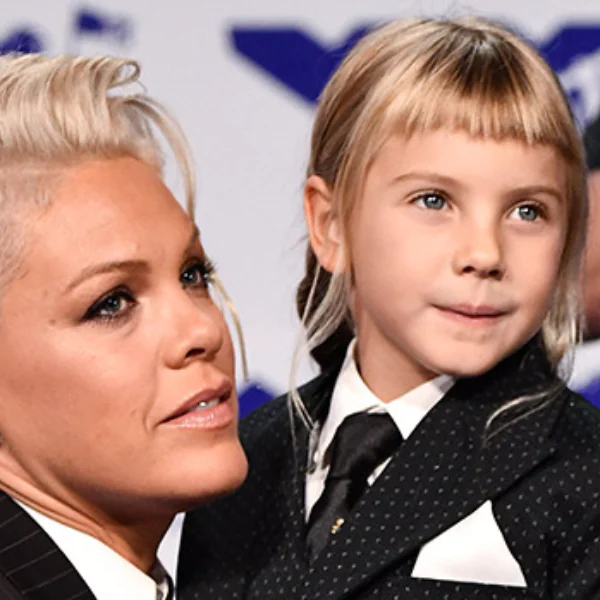 就這樣教小孩！P!NK 女兒「未來我要跟非洲女人結婚」　巨星媽媽當下的反應是...