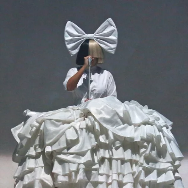 Sia 演唱會遲到被觀眾噓「最糟糕的表演」　她揭露背後原因竟是開車長達 13 小時...