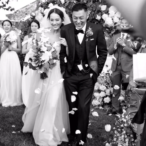 余文樂閃婚，婚紗照搶先 IG 曝光超幸福！