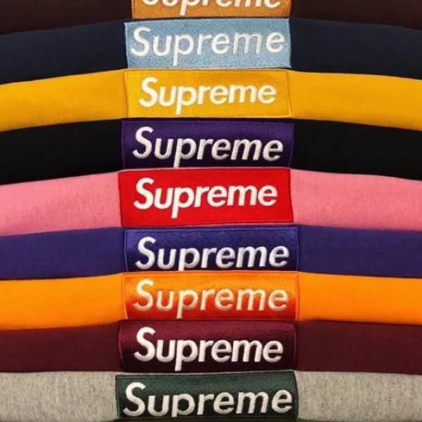 徹夜排隊也值得！17 年 Box Logo 帽 T 轉手後竟可以賣到這個價位？！