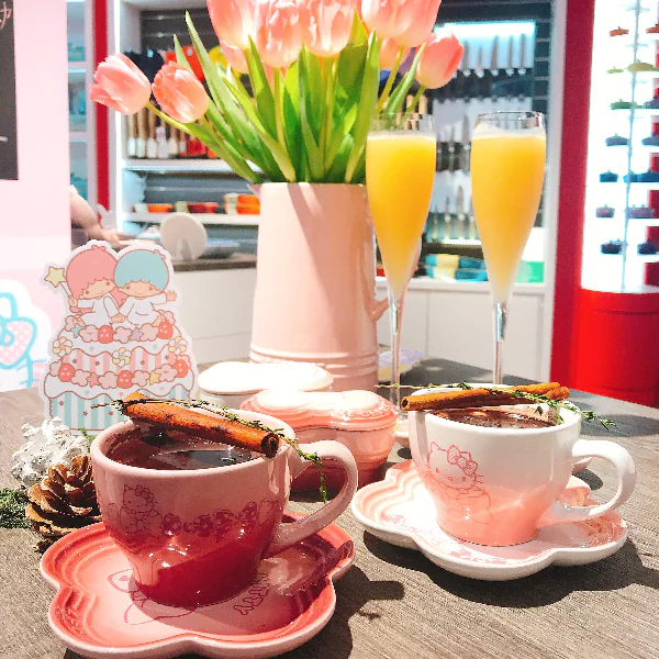 聖誕禮物就決定是它了！超夢幻 Hello Kitty X Le Creuset 聯名，光看心就融化了～
