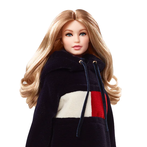 TOMMY HILFIGER與全球女裝大使GIGI HADID 推出聯名芭比娃娃  Tommy X Gigi 芭比娃娃慶祝著美國知名設計師與國際超模的合作