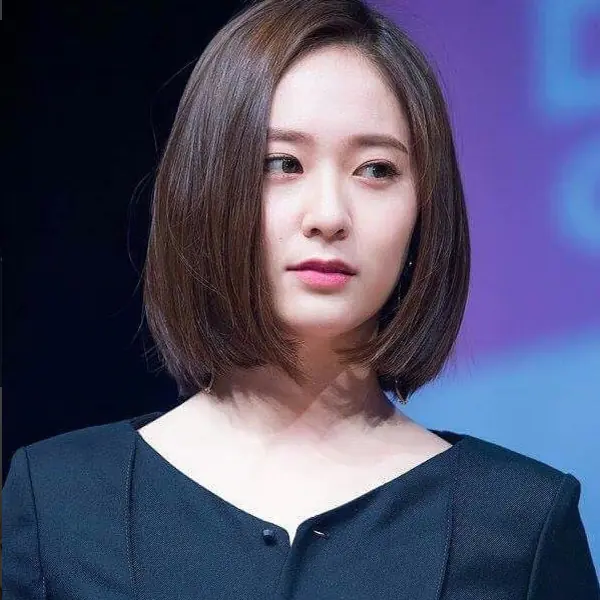 超美！Krystal 《最新穿搭》小短裙出席眼神大賽！新韓劇收視創新高！