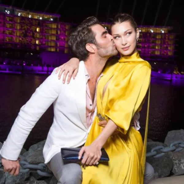 Bella Hadid 被西班牙男模偷親 BVLGARI 杜拜度假村超奢華開幕
