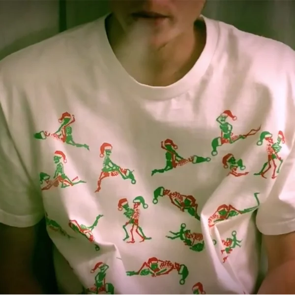 實在好害羞！ Supreme 推出限定  Xmas  Tee 穿之前還得先看場合？