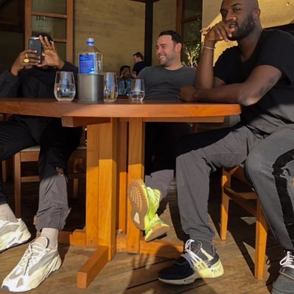 師徒倆為新專輯再次聚首？！肯爺腳踩最新 Yeezy Runner 會面 Virgil Abloh