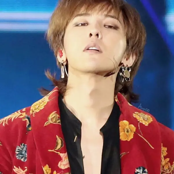 塗鴉新境界！G-DRAGON《最新穿搭》向日本大師村上隆請教「億元畫作」！
