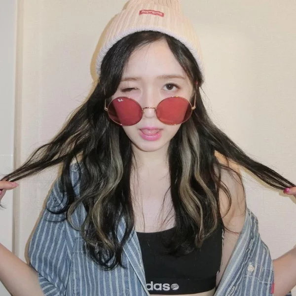 【潮妹一週間】全身都 Supreme？ 隱藏在 IG 裡的日本女鞋頭 Osa 「屌鞋」一堆看到你眼花！