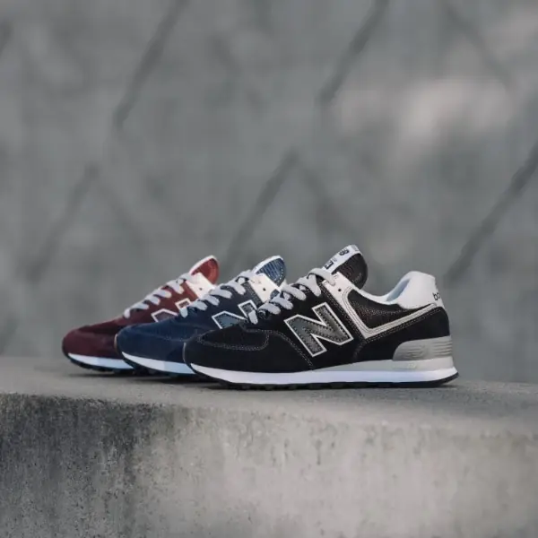 不向誰致敬因為「它」就是經典！潮鞋玩家都有一雙的 New Balance 574，「經典配色回歸」挑戰你的存錢意志力