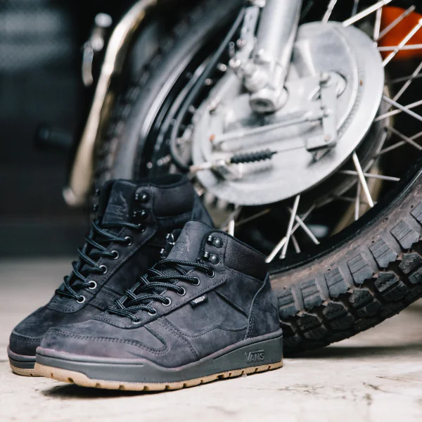 Vans 聯名、橫須賀、棋盤格都看膩了？這雙 Vans 工作機能靴更 Man！硬是要你型遍街頭！