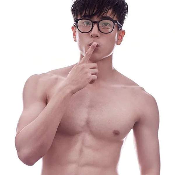 太可口！《模犯生》阿班拍攝雜誌寫真　21 歲小鮮肉狂曬健美肌肉身材！