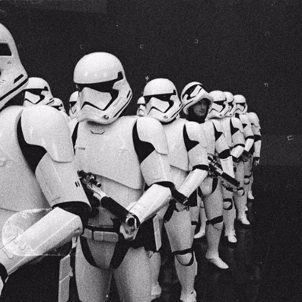 《Star Wars：最後的絕地武士》名人搶著演！秘密客串名單還沒完，這一位超大咖男神也有演出！