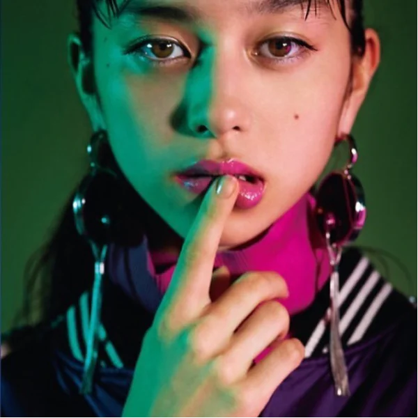 老佛爺也愛她？「厭世接班人」中條彩未，絕對是你下一個必追的 Icon ！