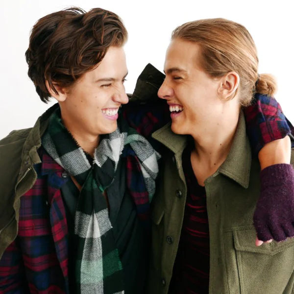 小查與寇弟曾被說是「昔日童星」！Dylan Sprouse 感嘆：這說法超傷人的