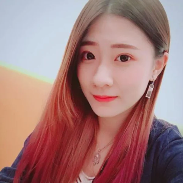 正妹網紅「球球」痛到爆哭，飆淚完成人生里程碑，網友心疼：我的心更痛！