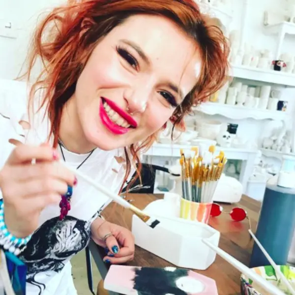 個性派女孩 Bella Thorne 大膽又狂野！直接在社群上分享裸照，表示：真好玩