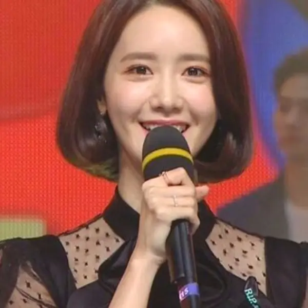 大 NG！「少女時代」潤娥黑色短裙登場 MBC 歌謠大祭典 ，轉過身居然….