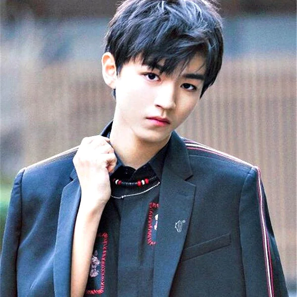 大家都在玩 18 歲的梗，而 18 歲的王俊凱成了 Swatch 的代言人