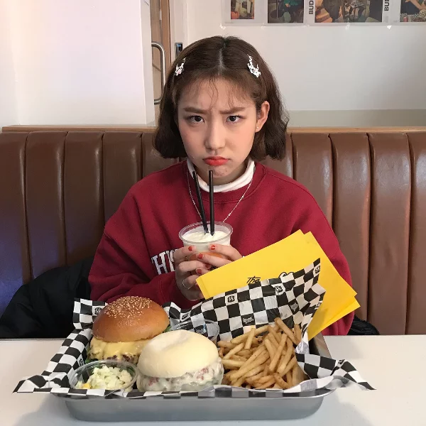 潮人必訪！韓國嘻哈歌手 LOCO 開設「美式漢堡店」 網友：起司瀑布太罪惡...