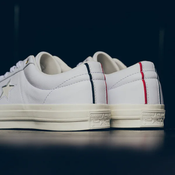 春季小白鞋的新選擇！Converse One Star Ox 紅藍線條點綴超有質感！