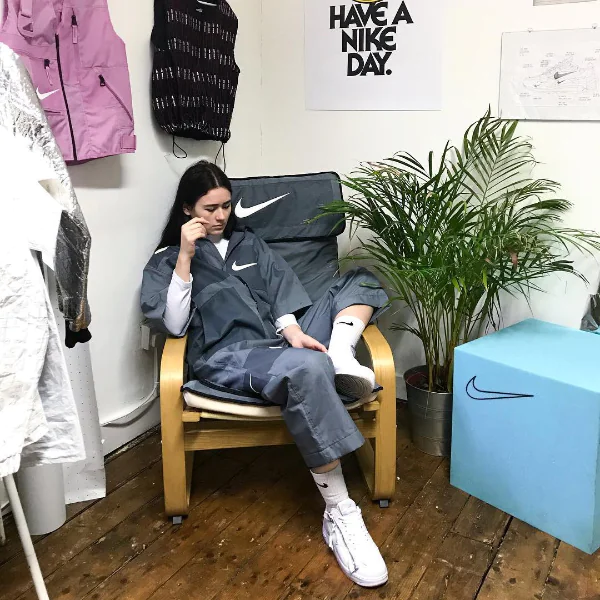 【潮妹一週間】根本「 Nike 女王」！澳洲設計師 Alexandra Hackett 神之巧手竟讓球袋變 MA-1？